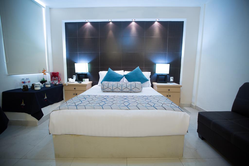 Hotel La Torre San Francisco San Francisco Del Rincon ภายนอก รูปภาพ